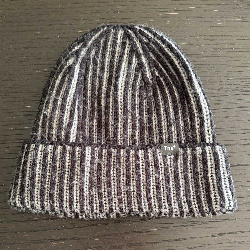 Aritzia TNA Rush Ribbed Knit Beanie
